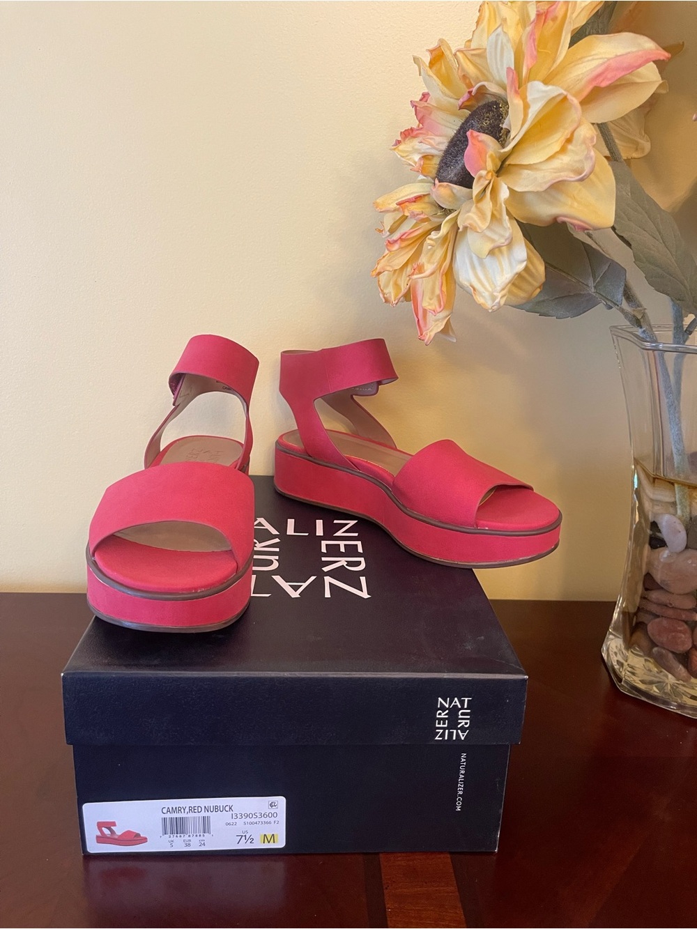 NWT Naturalizer Camry Red Nubuck Platform Sandals